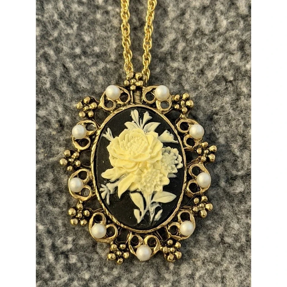 Floral Faux Cameo Vintage Classic Retro Gold Tone Pearl Pendant #362 - Picture 2 of 6